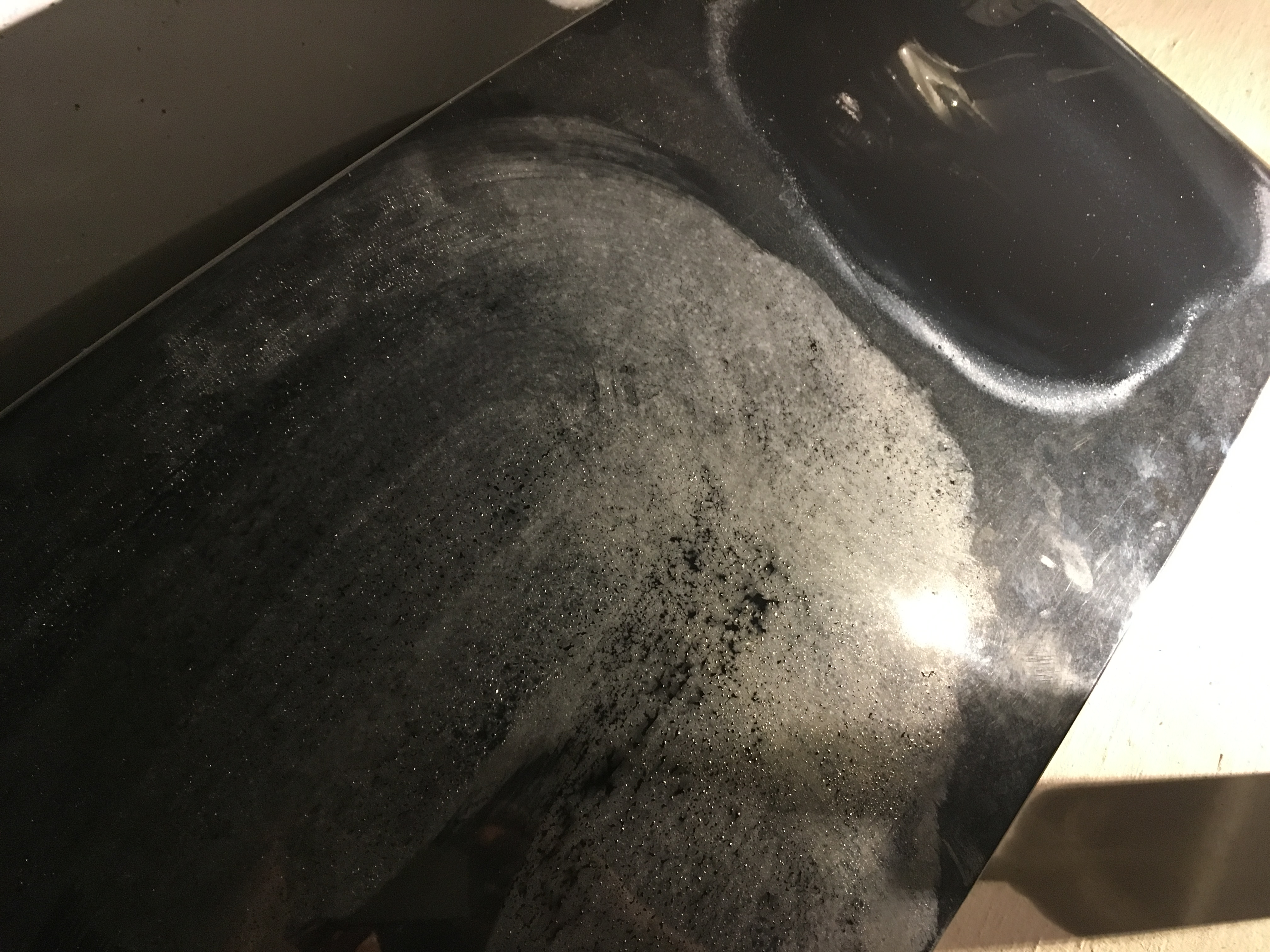 黒い粒々の落ちない汚れはピッチとタール 除去にはシリコンオフがオススメ 使い方 注意点の記載あり 洗車ウォーカー