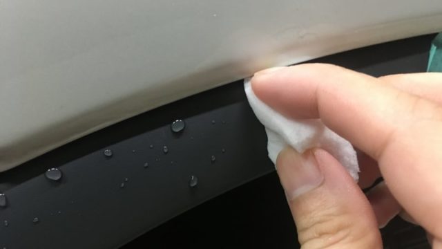 メラニンスポンジで擦る